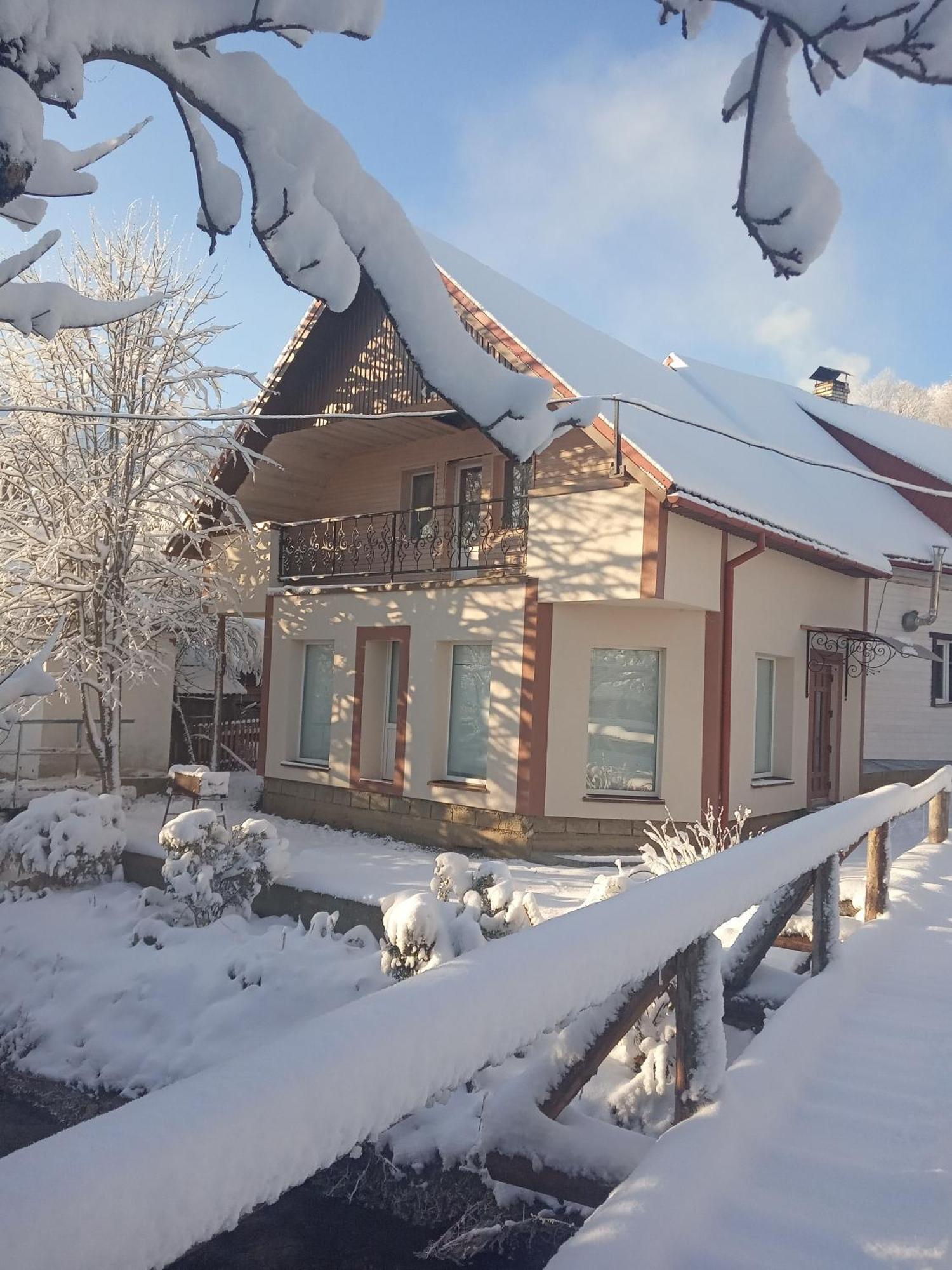 У Олега Hotell Verkhne-Studenyy Exteriör bild