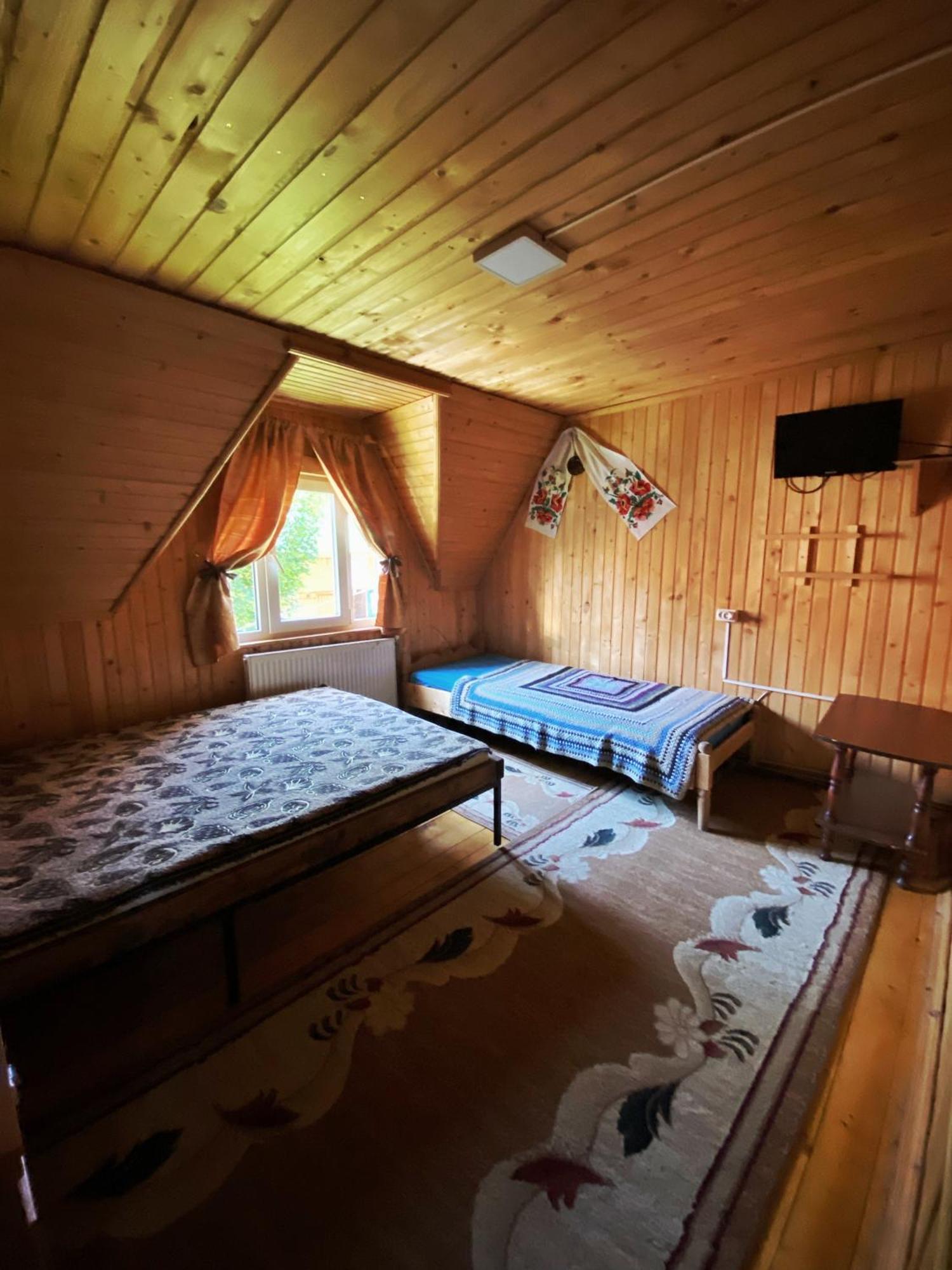 У Олега Hotell Verkhne-Studenyy Exteriör bild
